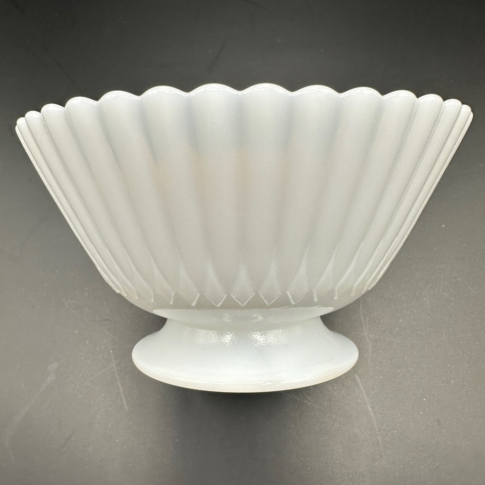 Petalware Cremax MACBETH-EVANS Milk Glass Scallop Edge Berry Ice Cream Bowl - Picture 7 of 7